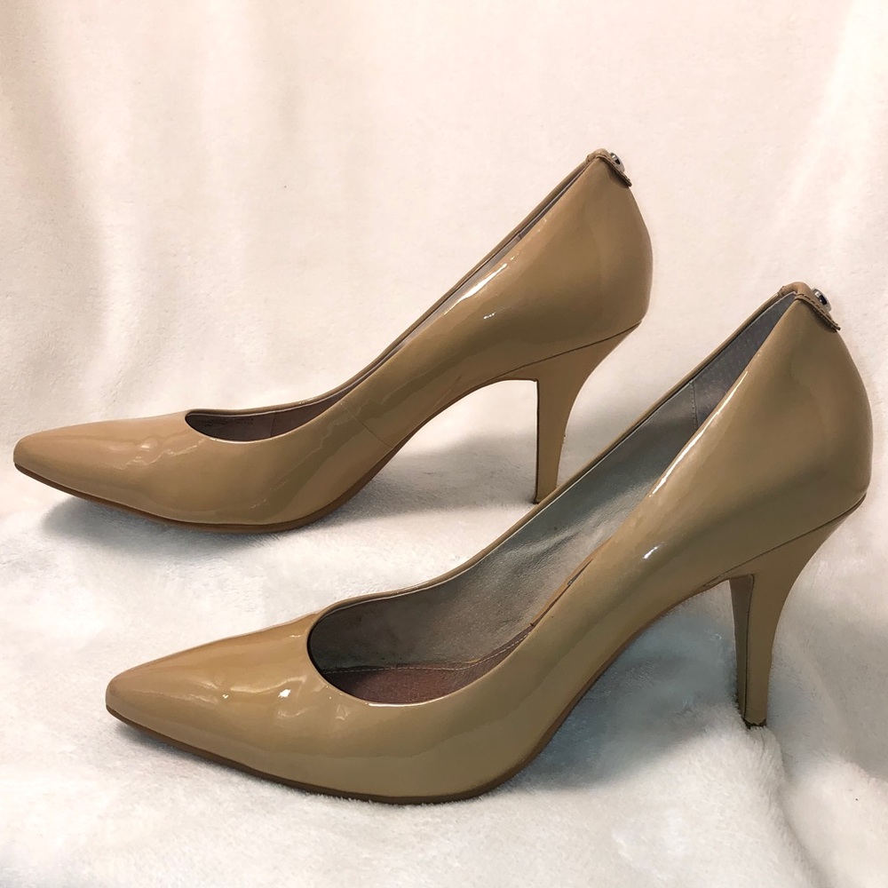 Michael Kors Nude Patent Leather Heel in Size 9M
